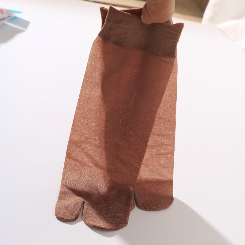 Lumea Two-Toe Flip-Flop Socks