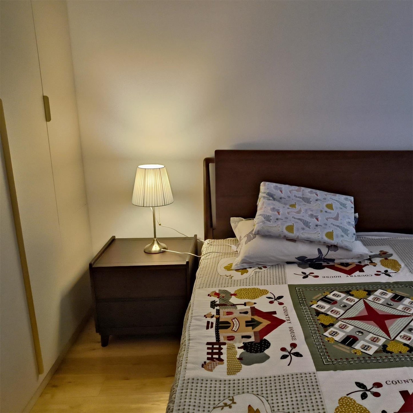 Arstid Classic Column Table Lamp