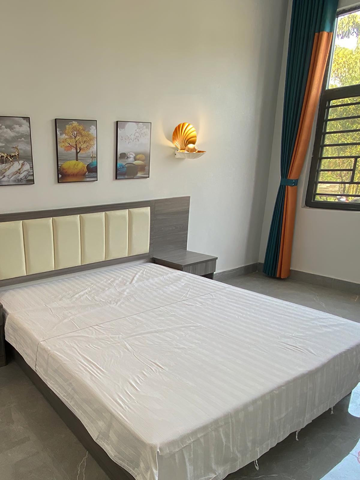 Pearl Shell Sculpted Wall Light